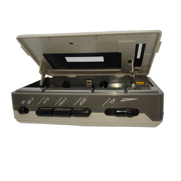 Vintage Sonic FXB Bass Boost Am/Fm Stereo Cassette Player - Picture 6 of 13